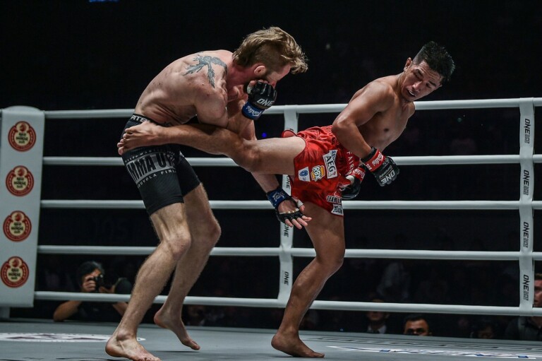 Geje Eustaquio defeats Toni Tauru at ONE MASTERS OF FATE D4X_2122 768x511