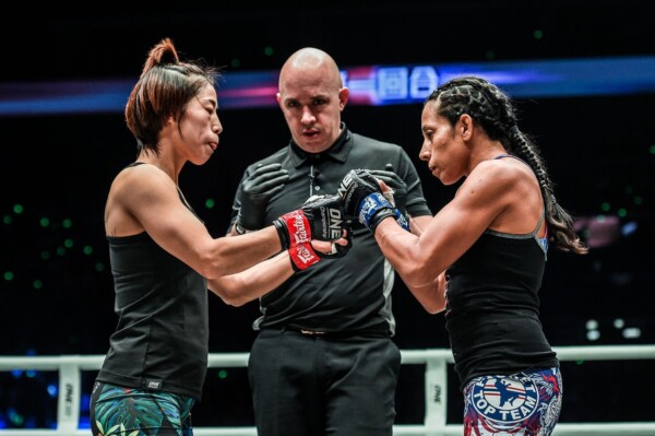 Meng Bo defeats Laura Balin at ONE AGE OF DRAGONS YK 7265 600x399