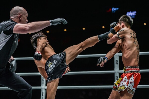 Nguyen Tran Duy Nhat defeats Yuta Watanabe at ONE EDGE OF GREATNESS ASH D4X_7172 600x399