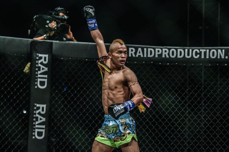 Wang Junguang celebrates his win against Federico Roma at ONE DAWN OF VALOR