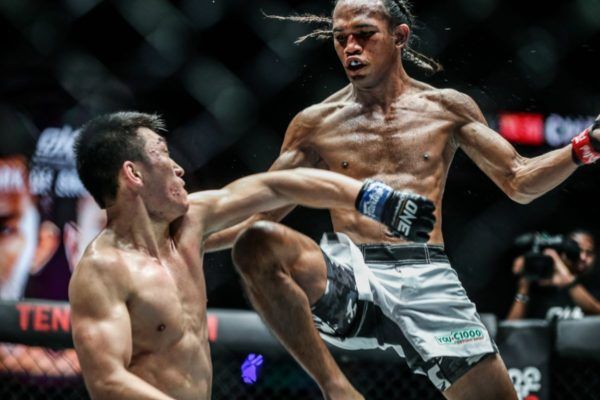 China's Chen Rui strikes with Malaysia's Muhammad Aiman