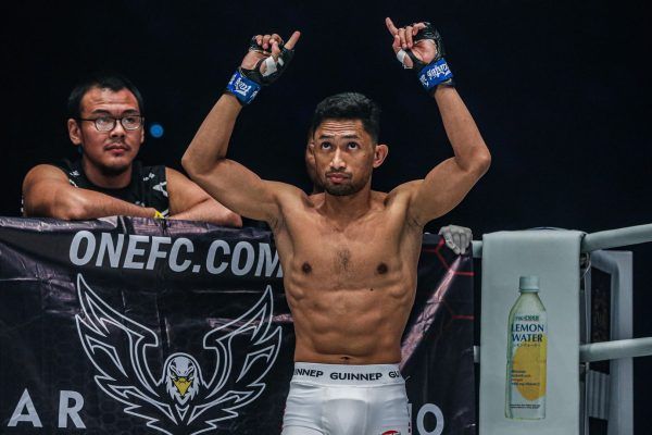 Fajar defeats Egi Rozten ONE WARRIORS CODE DC 0016 600x400