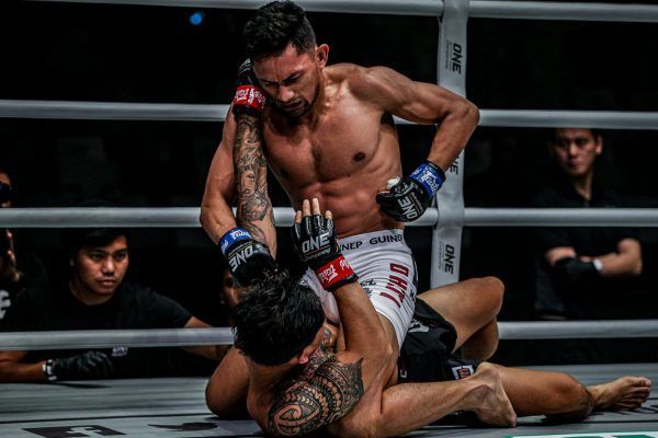 Fajar knocks out Egi Rozten in Jakarta
