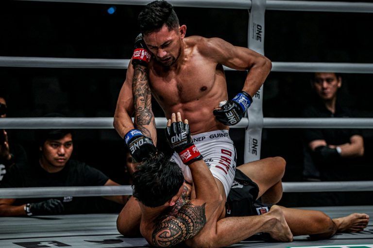 Fajar knocks out Egi Rozten in Jakarta