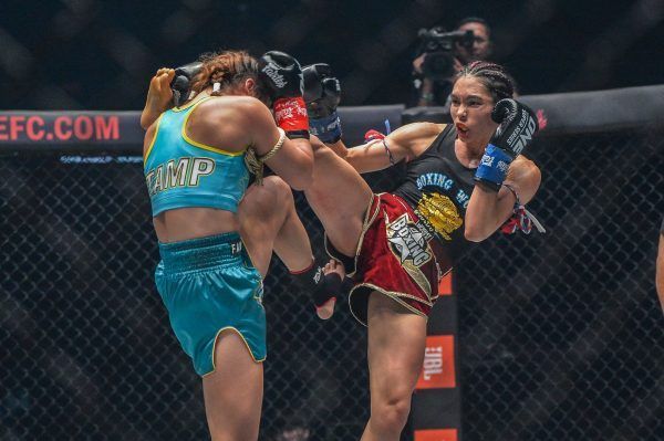 Janet Todd defeats Stamp Fairtex ONE KING OF THE JUNGLE AC 9069 600x399