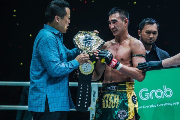 Petchmorakot Petchyindee Academy defeats Pongsiri PK.Saenchaimuaythaigym ONE WARRIORS CODE DC 9234 600x400