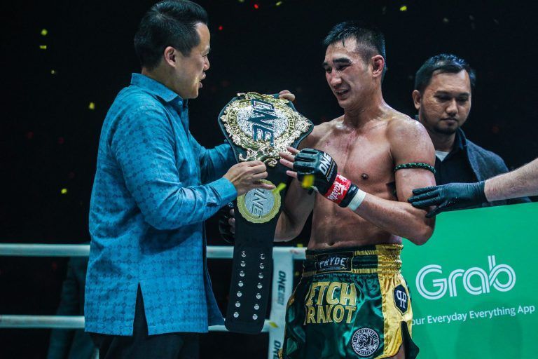 Petchmorakot Petchyindee Academy defeats Pongsiri PK.Saenchaimuaythaigym ONE WARRIORS CODE DC 9234 768x512