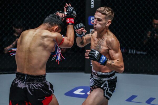 Sam A Gaiyanghadao defeats Rocky Ogden ONE KING OF THE JUNGLE DC DUX_1959 600x400