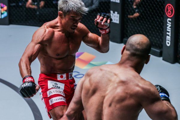 Yoshihiro Akiyama defeats Sherif Mohamed ONE KING OF THE JUNGLE DC DUX_1753 600x400