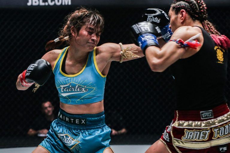 Stamp Fairtex Hits Janet Todd With An Overhand Left