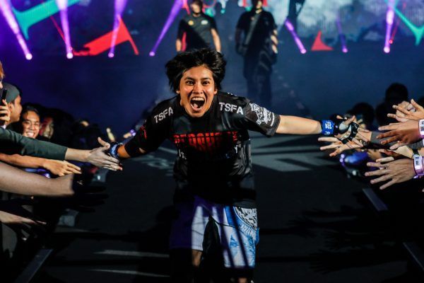 Putri Padmi vs Colbey Northcutt_Edge of greatness 600x400