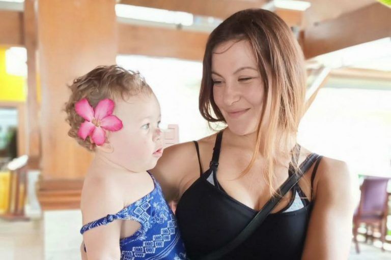 Miesha Tate Holds Her Daughter Amaia Nunez 1200X800 768x512
