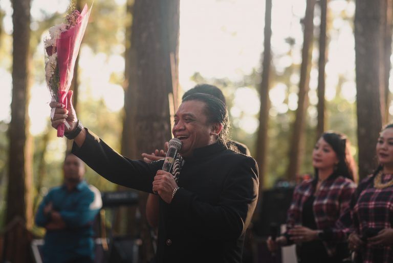 Didi kempot performing in Yogyakarta in 2019 768x513