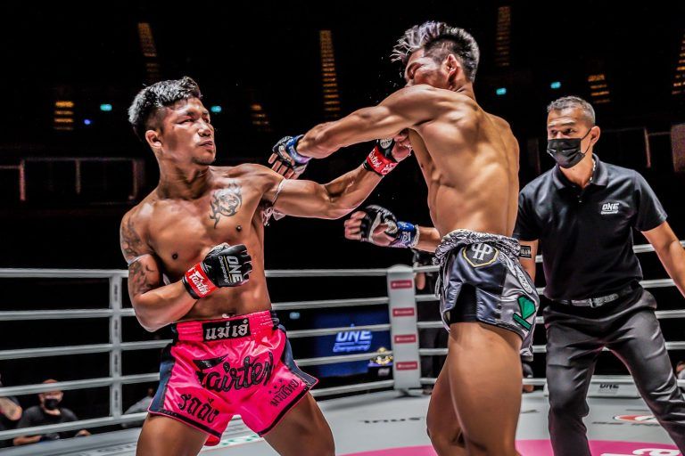 Muay Thai fighter Rodtang Jitmuangnon uppercuts Petchdam Petchyindee Academy