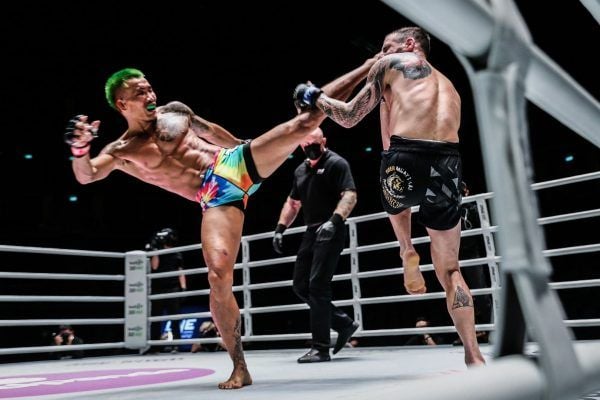 Yodkaikaew Fairtex Alex Schild mixed martial arts 1920X1280 11 600x400