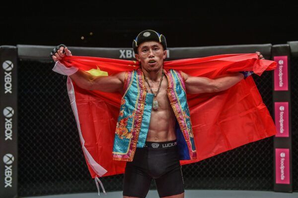 Hexigetu Dejdamrong Sor Amuaysirichoke mixed martial arts 1920X1278 5 600x399