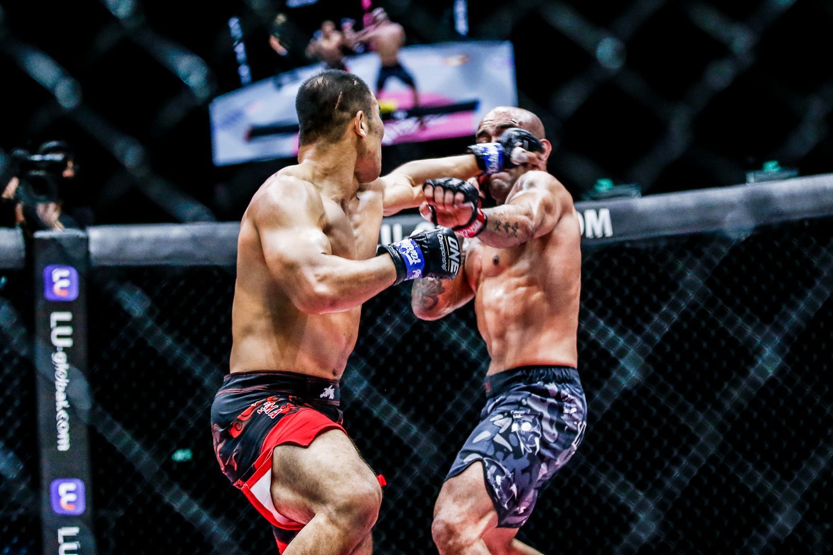 Cegah Takedown Legenda BJJ, Fan Rong Raih Kemenangan Lewat Tinju ...