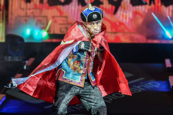 Chinese MMA fighter Hexigetu makes his entrance