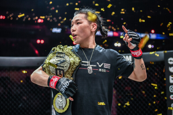 Xiong Jing Nan Ayaka Miura HEAVYHITTERS 1920X1280 24.jpg 600x400