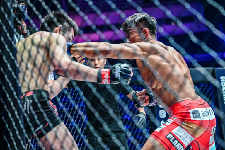 Japanese MMA fighter Sexyama cracks Shinya Aoki with a punch