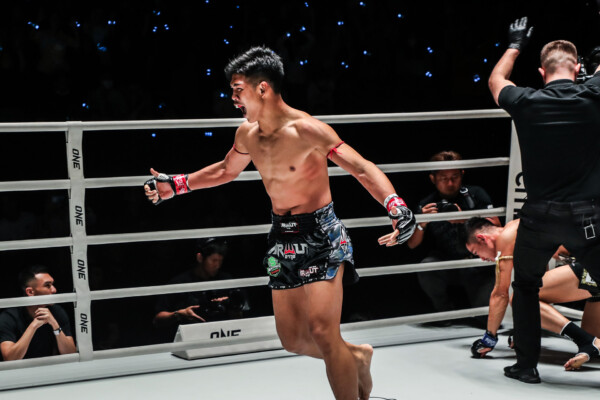 Otop Or Kwanmuang Shingo Shibata ONE Friday Fights 33 9