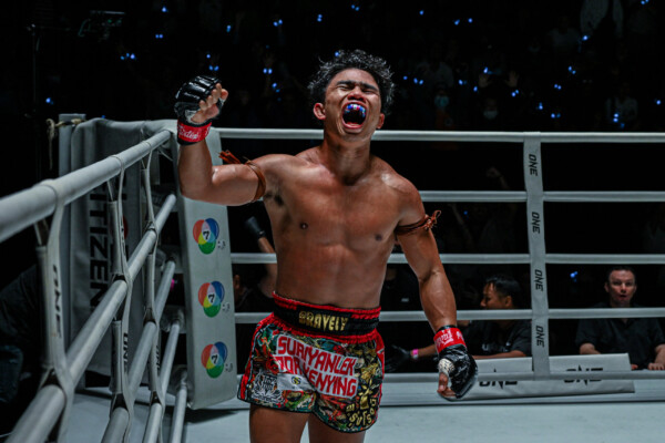Suriyanlek Por Yenying Tomyamkoong Bhumjaithai ONE Friday Fights 41 23 scaled