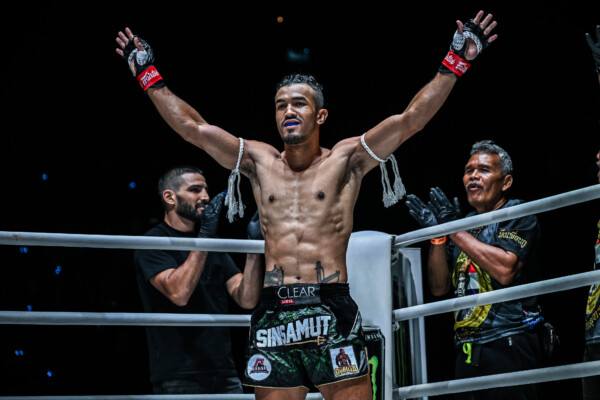 Sinsamut Klinmee Dmitry Menshikov ONE Fight Night 22 8