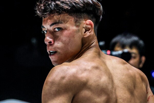 Rifdean Masdor gets ready for battle against Petaek Sitbigjasskonrakpathum at ONE Friday Fights 71.