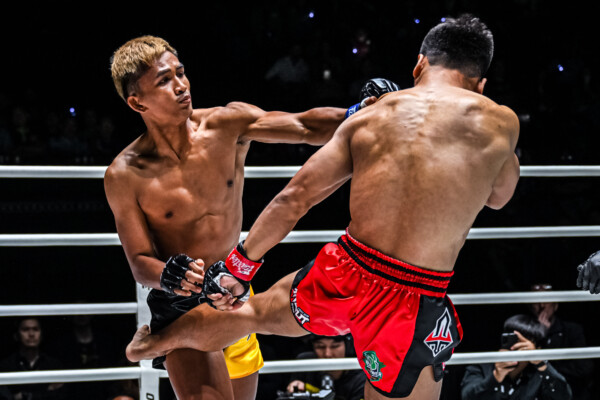 Kongsuk Fairtex Yodlekpet Or Atchariya ONE Friday Fights 77 33