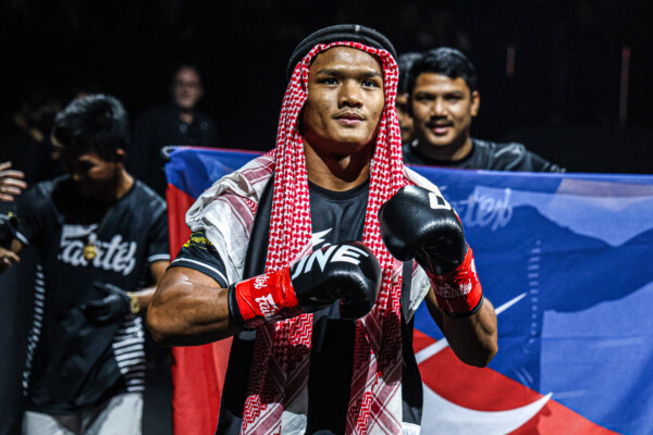 Sangarthit Looksaikongdin Super Yay Chan ONE Friday Fights 100 4