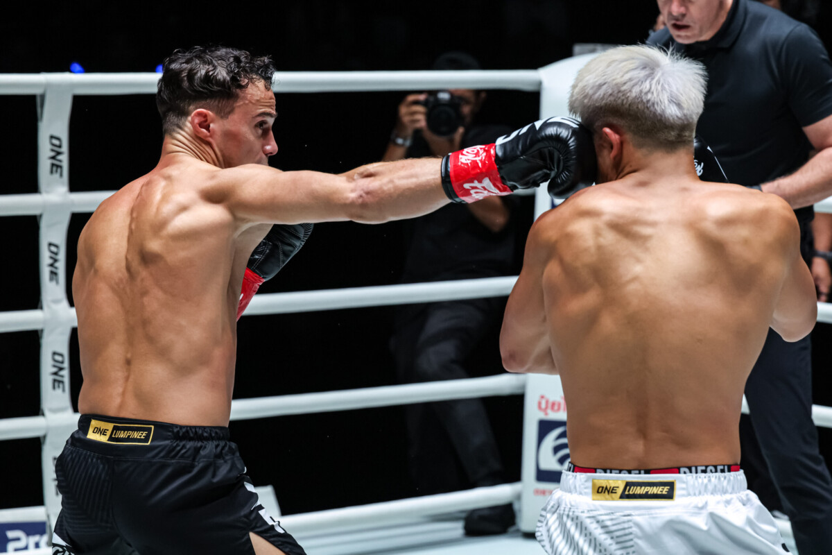 Jonathan Di Bella lands a powerful right on Zhang Peimian at The Inner Circle 22.