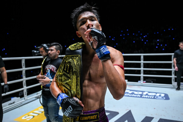 Aliff Sor Dechapan defeats Sam-A Gaiyanghadao via knockout at The Inner Circle 23