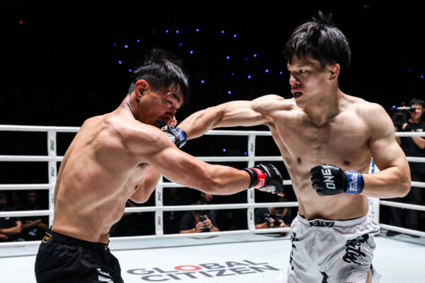Shozo Isojima punches Eduard Folayang at The Inner Circle 21