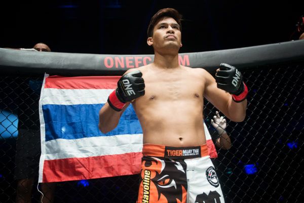 Shannon Wiratchai DSC_6480 600x400