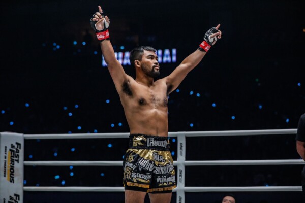 Rodlek PK.Saenchaimuaythaigym salutes the crowd before his match at ONE: DAWN OF HEROES.
