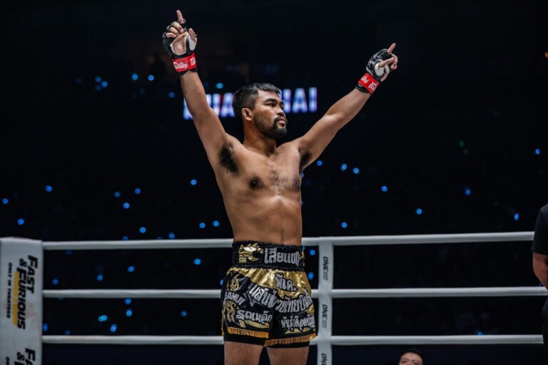 Rodlek PK.Saenchaimuaythaigym salutes the crowd before his match at ONE: DAWN OF HEROES.