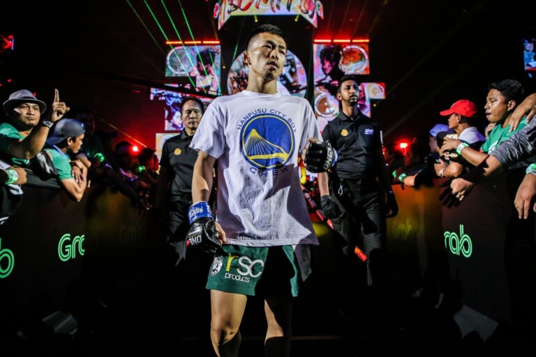 Japanese martial arts star Tatsumitsu Wada enters the Mall Of Asia Arena in Manila