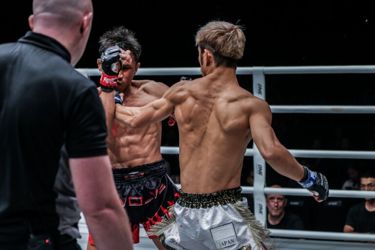 Kohei Momotaro Kodera defeats Singtongnoi Por Telakun DUX_0333 768x512
