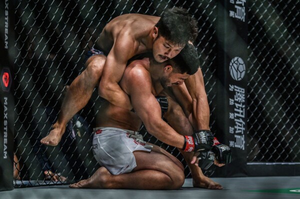 Kazuki Tokudome defeats Johnny Nunez at ONE DAWN OF VALOR DA D4X_8768 600x399