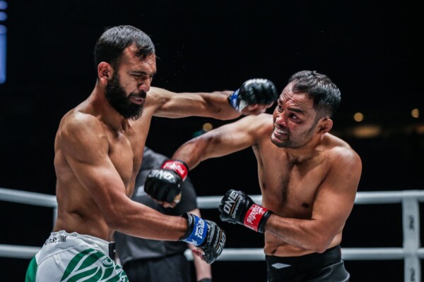 Dejdamrong Sor Amnuaysirichoke defeats Muhammad Imran at ONE EDGE OF GREATNESS DUX 1353 600x400