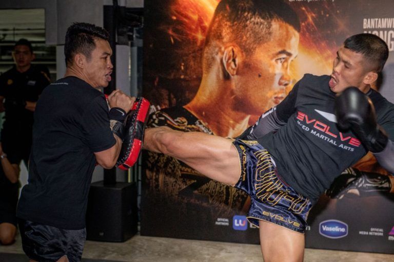 Nong O Gaiyanghadao at ONE EDGE OF GREATNESS open workout AAA_9248 768x512