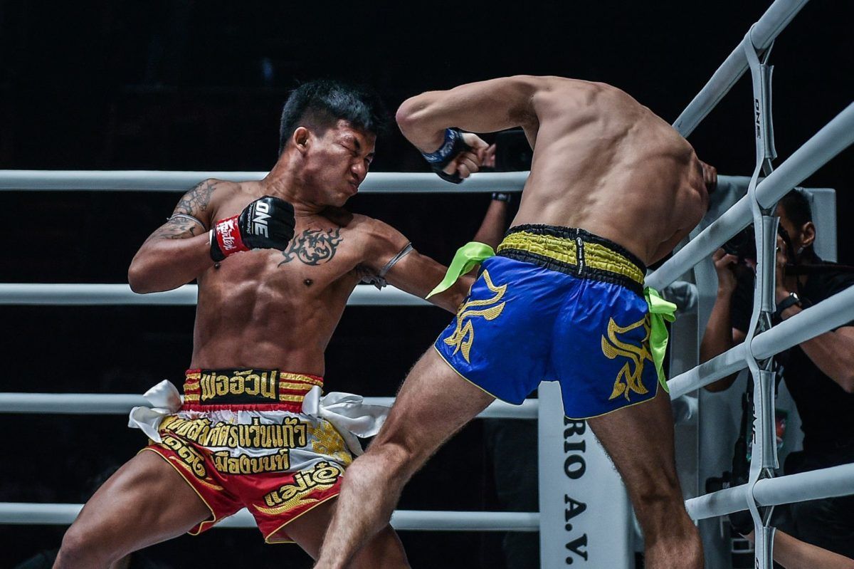 ONE Flyweight Muay Thai World Champion Rodtang Jitmuangnon goes for the knockout blow