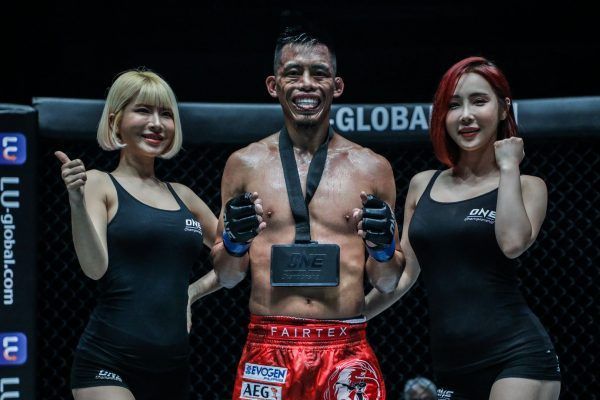 Honorio Banario defeats Shannon Wiratchai ONE KING OF THE JUNGLE DC IMGL2080 600x400