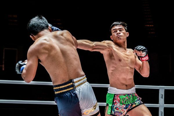 Saemapetch Fairtex Rodlek PK Saenchai Muaythaigym NS2 1920X1280 14 600x400