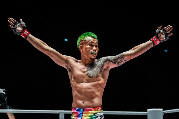 Yodkaikaew Fairtex Alex Schild mixed martial arts 1920X1280 2 600x400