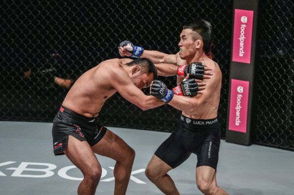 Hexigetu Dejdamrong Sor Amuaysirichoke mixed martial arts 1920X1278 16 600x399