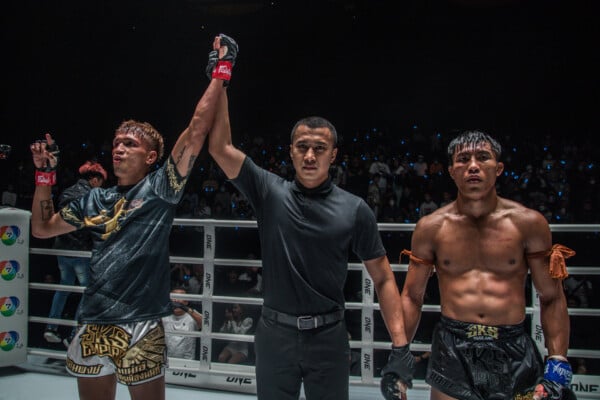 OLN One lumpinee 4 Duangsompong Jitmuangnon Batman Or Atchariya17 600x400