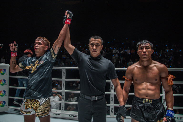 OLN One lumpinee 4 Duangsompong Jitmuangnon Batman Or Atchariya17 768x512