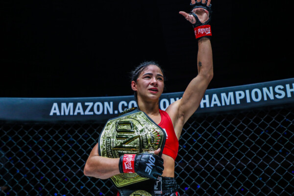 Allycia Hellen Rodrigues Janet Todd ONE Fight Night 8 68