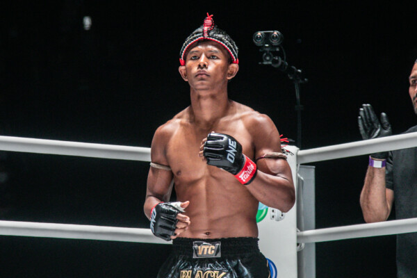OL9 Black Panther VS Tagir Khalilov30 600x400